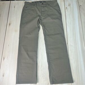 prAna Men's Green‎ Brion Pants Size 38x32 straight leg, standard fit MSRP$85 New